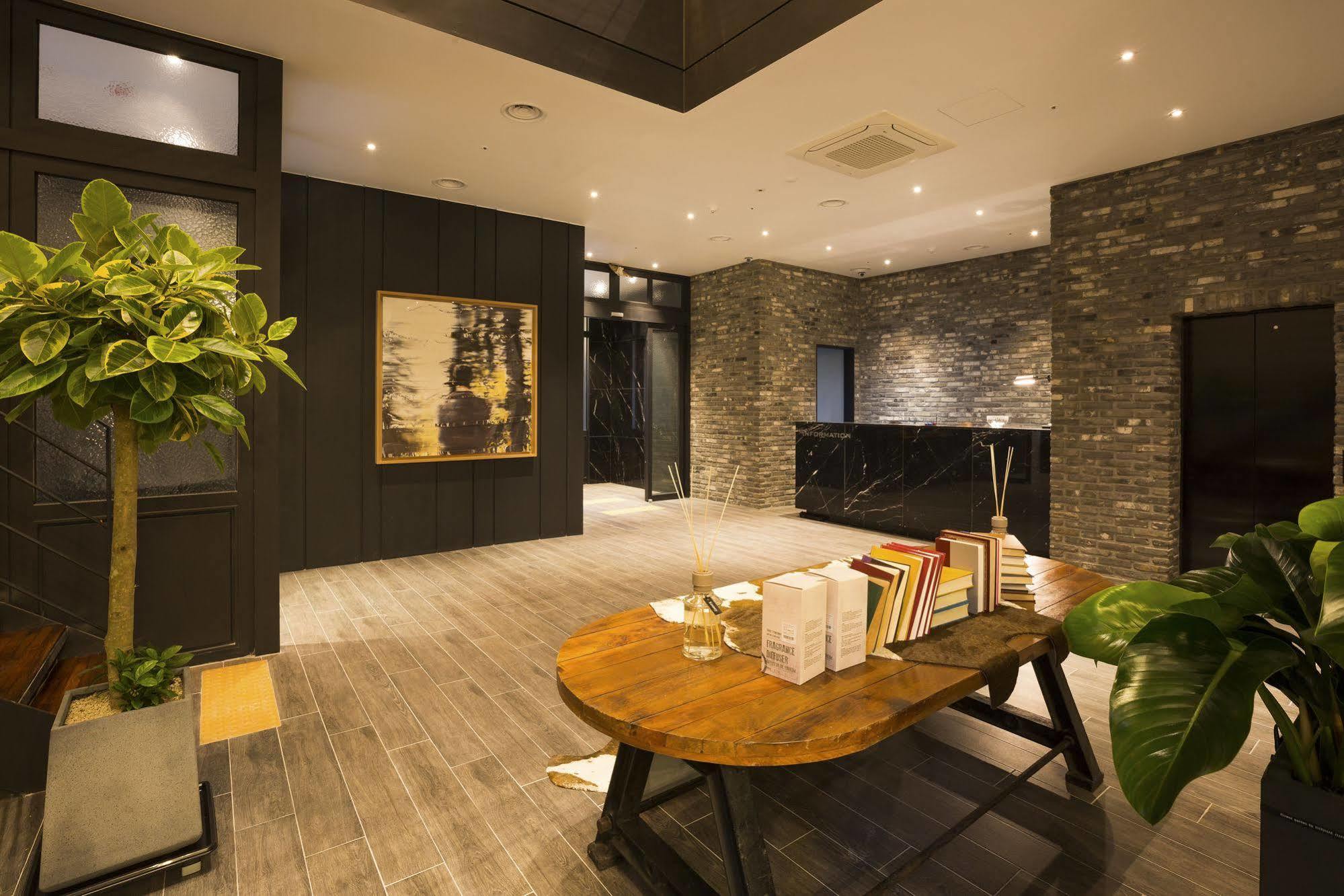 Trang Blue Hotel Сеул Экстерьер фото